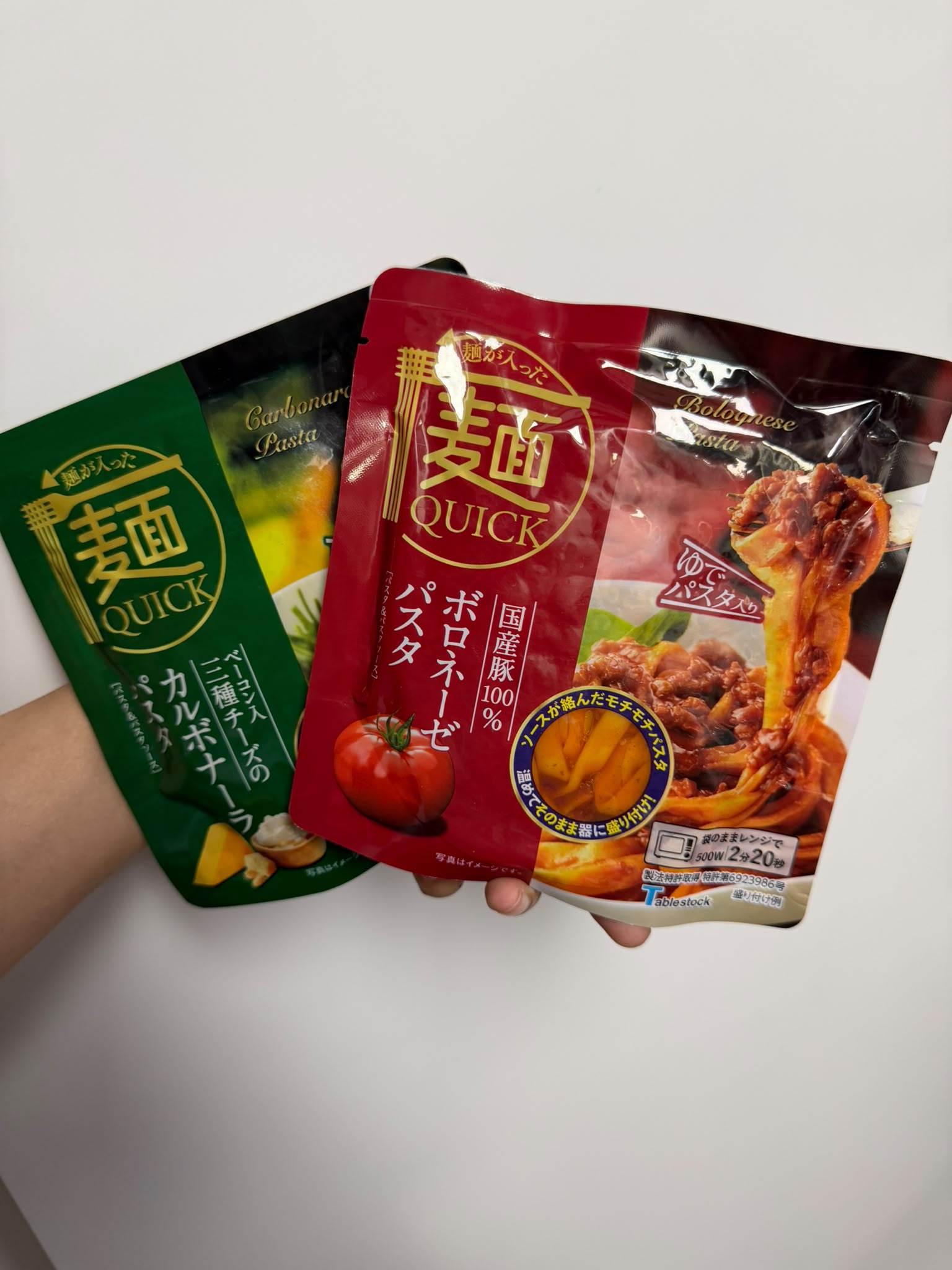 TableStock 旗下的 「麺 QUICK」（麵 QUICK） 即食意粉系列 （紅/綠隨機出）